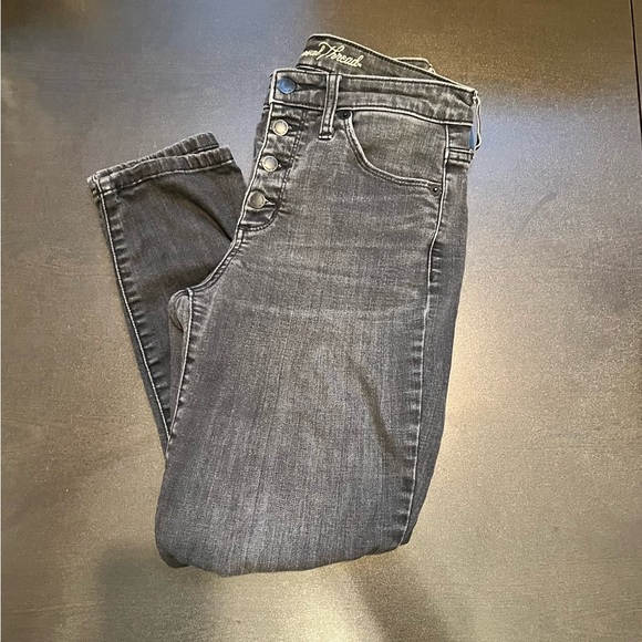 Universal Thread High Rise Jeans - Picture 5 of 6